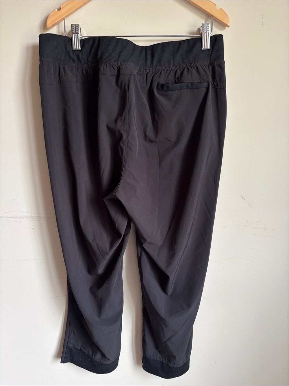 Women’s Black Drawstring Casual capris - Picture 2 of 4